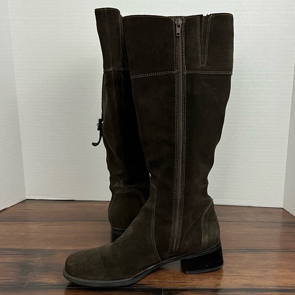 La Canadienne Brown Boots - Picture 7 of 12